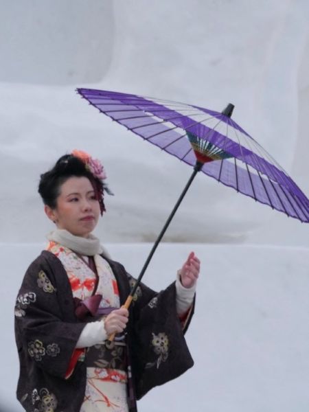 さっぽろ雪まつり大雪像ステージ着物ショー